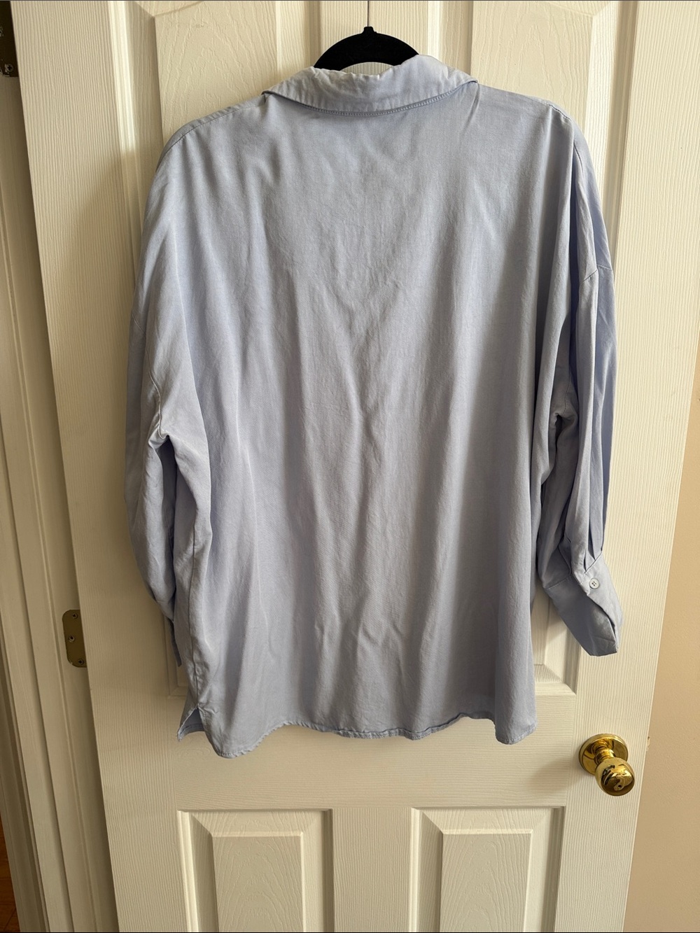 🌸 Woman’s light blue button down - Picture 7 of 7